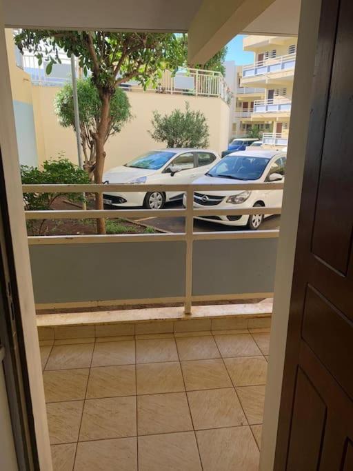 Petit Prix Et Grand Confort A Saint Gilles Les Bains Exterior photo